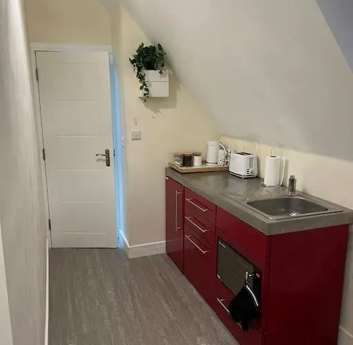 8 Studio, Cosy Loft, 50m To Airbus, Bus-stop 20m, شقة